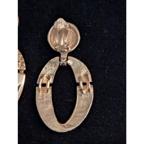Vtg Brushed High Polish Gold Tone Textured Signed Door Knocker Clip On Earrings - Picture 4 of 4